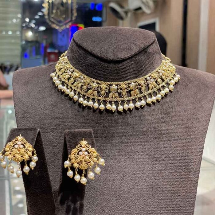 PEARLS CHOKAR SET