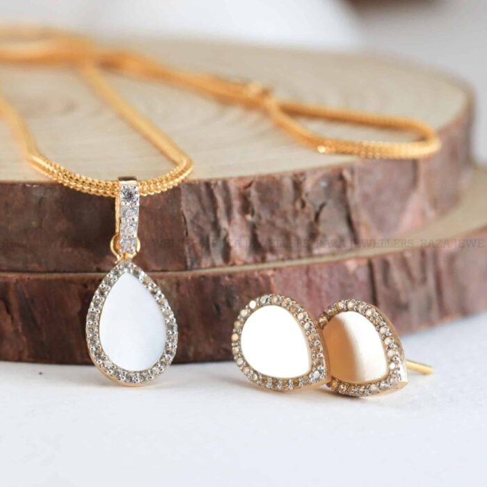 Mother of Pearl Gold Locket Set